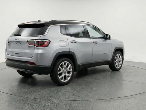 Used 2025 Jeep Compass Limited AWD/4WD image 9