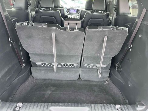 Used 2025 Chrysler Pacifica Limited FWD image 19