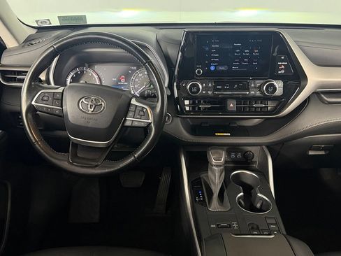 Used 2023 Toyota Highlander XLE FWD image 15