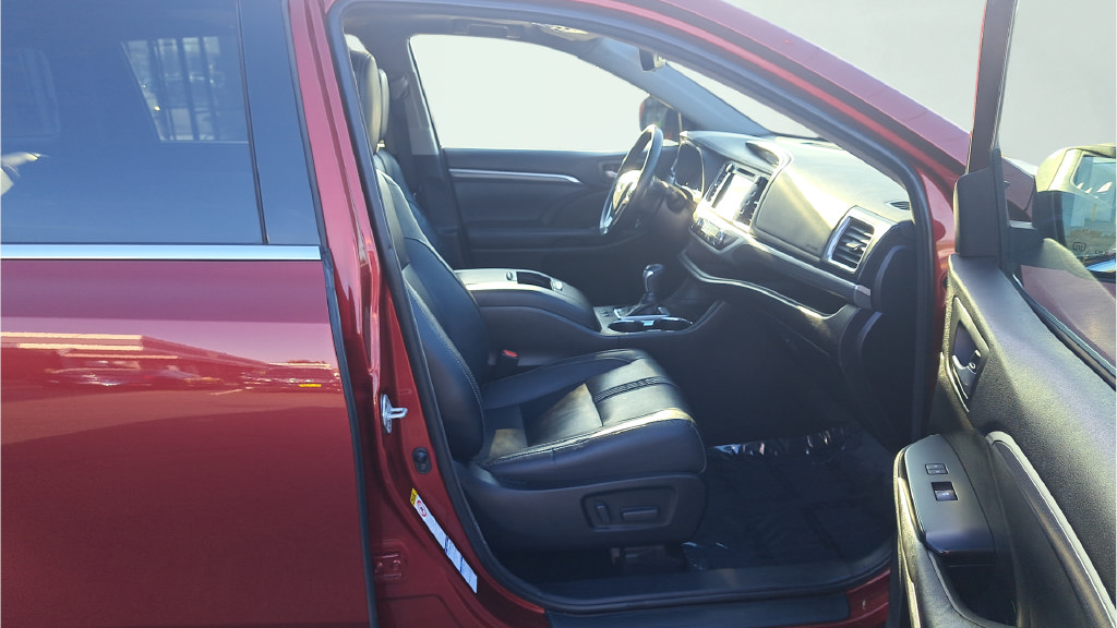 Used 2018 Toyota Highlander SE AWD/4WD image 16