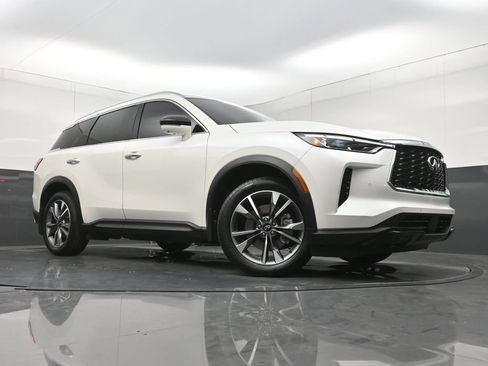 Used 2023 INFINITI QX60 Luxe w/ Vision Package FWD image 30