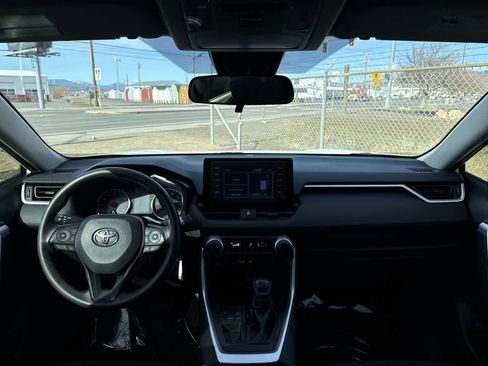 Used 2019 Toyota RAV4 LE w/ Carpet Mat Package image 15