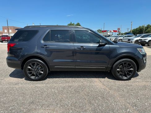 Used 2017 Ford Explorer XLT w/ Equipment Group 202A AWD/4WD image 7