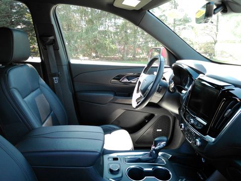 Certified 2023 Chevrolet Traverse RS AWD/4WD image 17