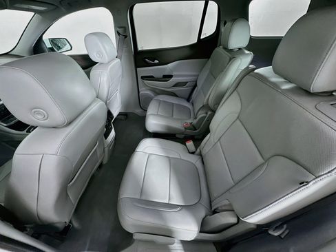 Used 2023 GMC Acadia SLT w/ Technology Package FWD image 29