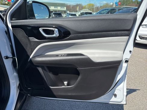 Used 2025 Jeep Compass Limited image 28