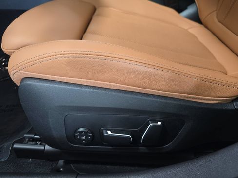 Used 2026 BMW 330i Sedan w/ M Sport Package RWD image 28