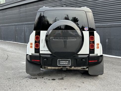 Used 2024 Land Rover Defender 90 X-Dynamic SE image 9
