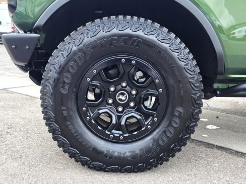 Used 2023 Ford Bronco Wildtrak image 9