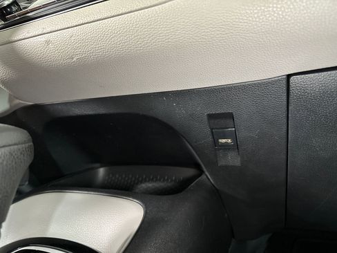 Used 2021 Toyota Corolla LE image 27