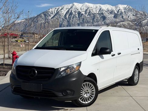 Used 2021 Mercedes-Benz Metris image 1