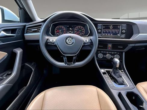 Used 2020 Volkswagen Jetta SE w/ SE Cold Weather Package FWD image 8