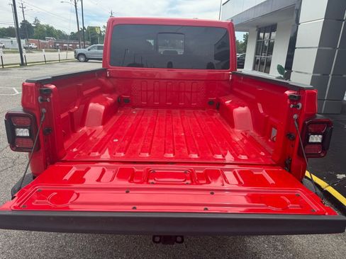 Used 2022 Jeep Gladiator Overland w/ Popular Equipment Package AWD/4WD image 12