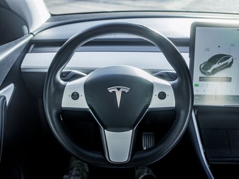 Used 2020 Tesla Model Y Long Range image 17