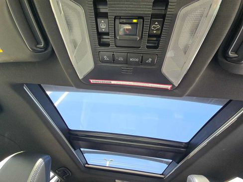 Used 2019 Toyota Tacoma SR RWD image 3