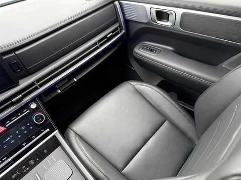 Used 2025 Hyundai Santa Fe Limited FWD image 16