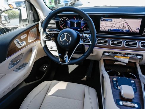 New 2026 Mercedes-Benz GLS 450 4MATIC image 14