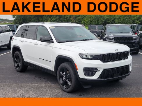 New 2025 Jeep Grand Cherokee Altitude image 1