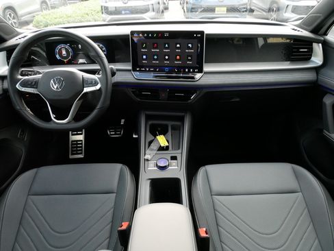 Certified 2025 Volkswagen Tiguan SE R-Line AWD/4WD image 10