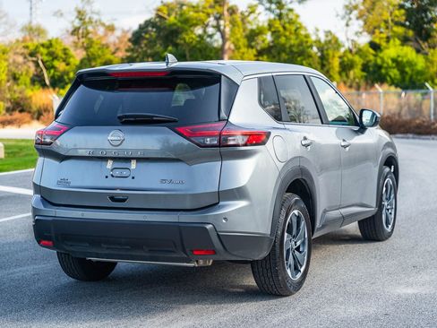 Used 2024 Nissan Rogue SV image 7