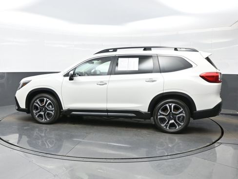Used 2023 Subaru Ascent Touring image 3