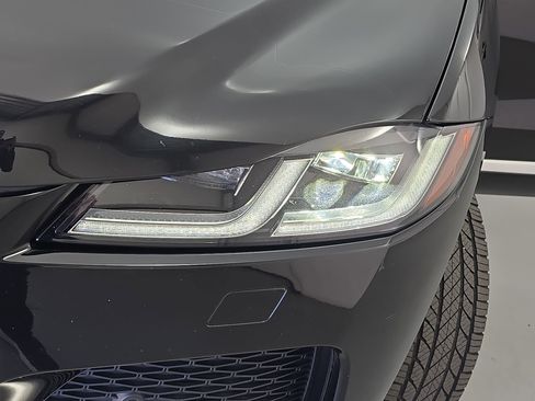 Used 2021 Jaguar F-PACE S image 32