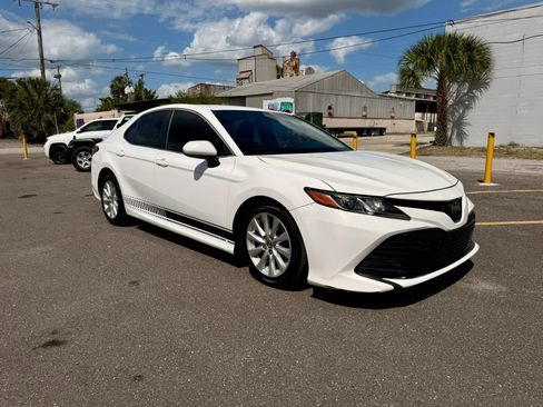Used 2018 Toyota Camry LE image 5