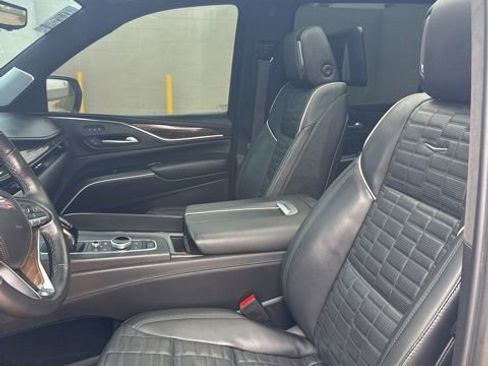Used 2023 Cadillac Escalade ESV Sport Platinum w/ LPO, ONYX Package AWD/4WD image 11