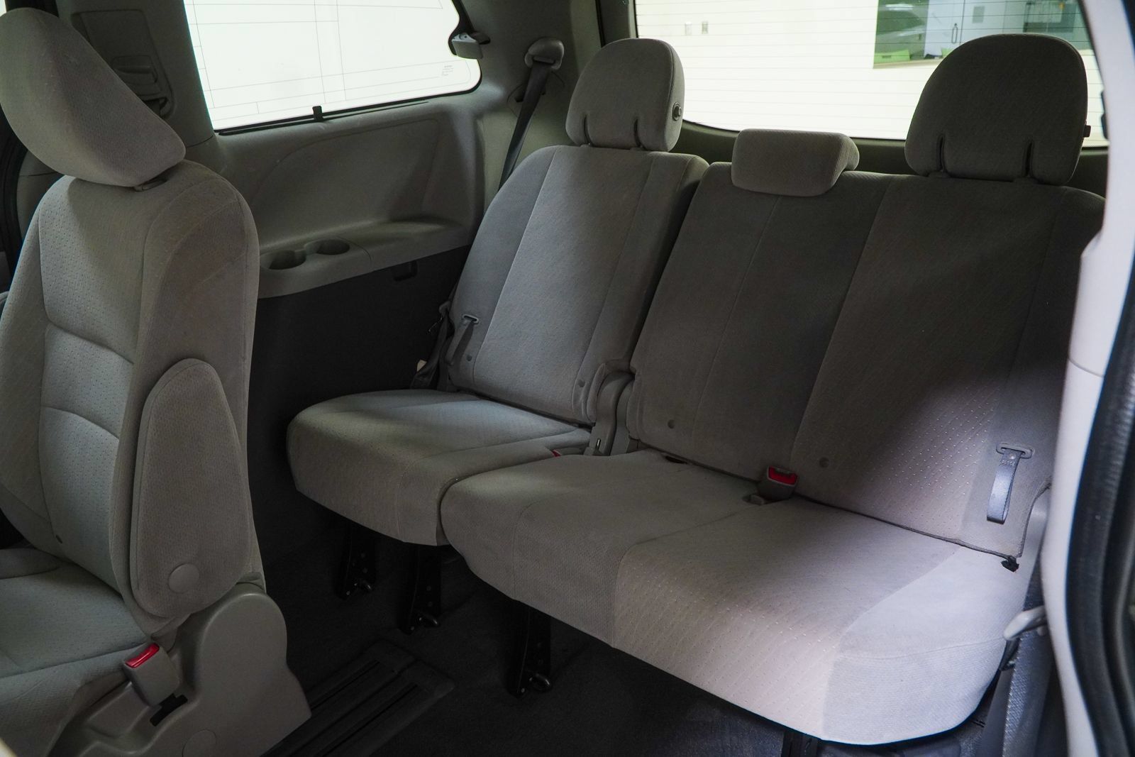 Used 2020 Toyota Sienna LE FWD image 46