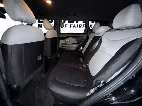 Used 2015 Kia Soul image 18