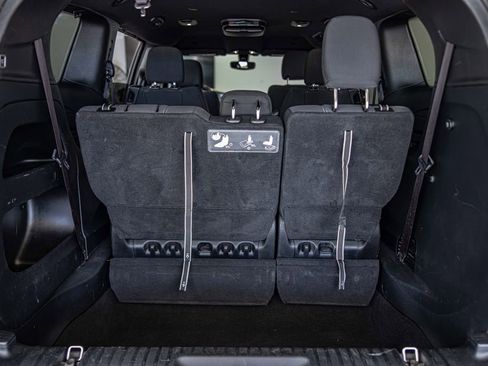Used 2019 Chrysler Pacifica Touring Plus w/ S Appearance Package FWD image 16