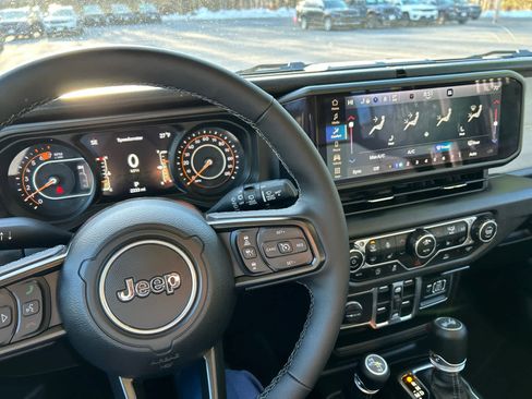 Used 2025 Jeep Wrangler Sport S image 33