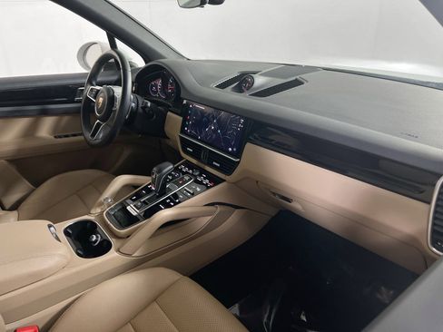 Used 2022 Porsche Cayenne AWD/4WD image 28