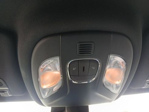 Used 2022 Jeep Compass Latitude FWD image 29