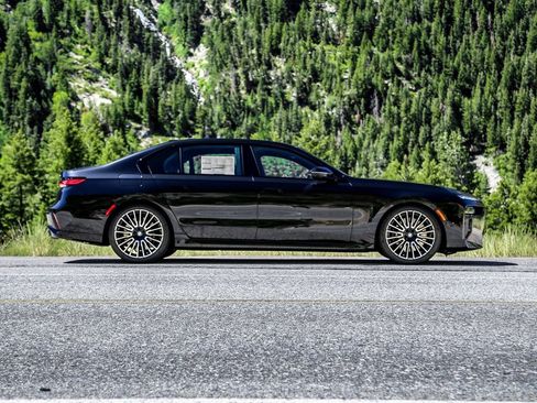New 2025 BMW 760i xDrive w/ Executive Package image 7