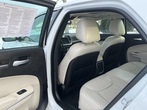 Used 2015 Chrysler 300 C w/ Light Group image 20