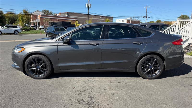 Used 2018 Ford Fusion SE w/ Equipment Group 201A FWD image 3