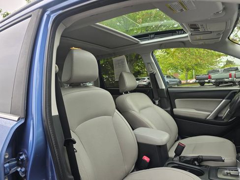 Used 2017 Subaru Forester 2.5i Limited AWD/4WD image 12