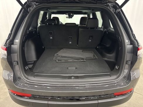 Used 2025 Jeep Grand Cherokee Altitude image 26