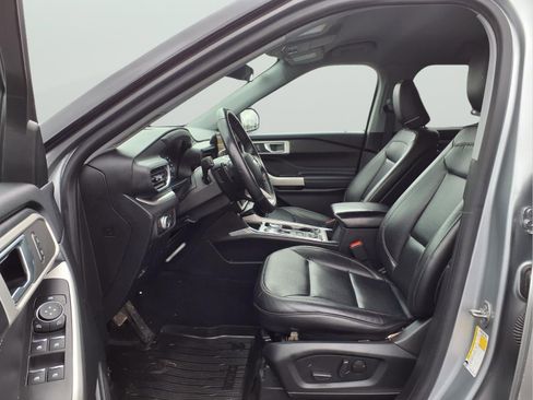 Used 2020 Ford Explorer XLT w/ Equipment Group 202A image 14