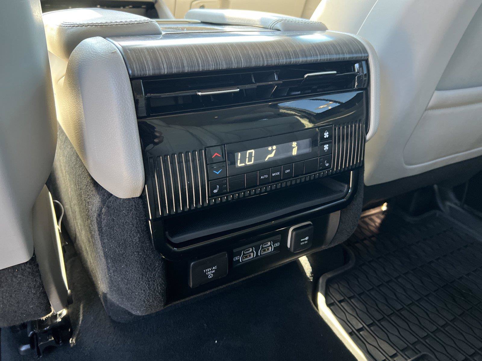 Used 2024 Jeep Wagoneer L Series II w/ Flexible Seating Group RWD image 14