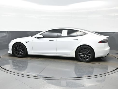 Used 2021 Tesla Model S Plaid image 3