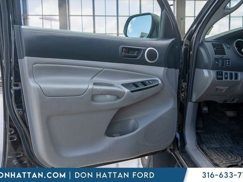 Used 2015 Toyota Tacoma PreRunner w/ TRD Sport Package RWD image 15
