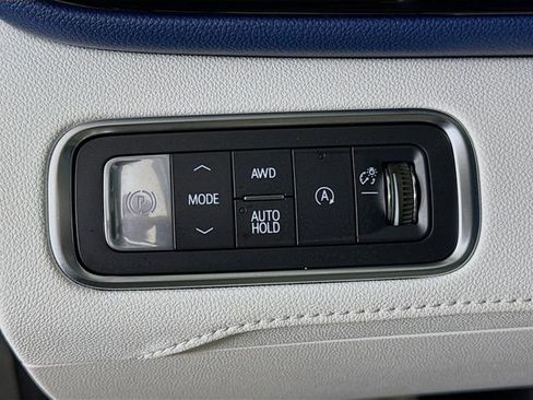 Used 2025 Buick Enclave Avenir w/ Super Cruise Package AWD/4WD image 12