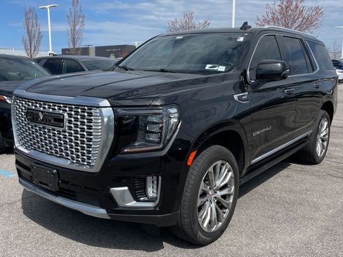 Used 2021 GMC Yukon Denali w/ Denali Premium Package AWD/4WD image 2