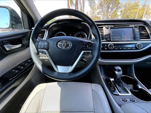 Used 2016 Toyota Highlander Limited Platinum image 6