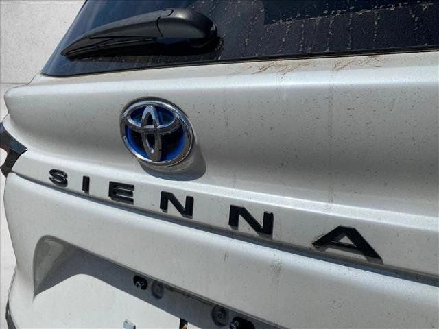 Used 2022 Toyota Sienna XLE w/ XLE Plus Package FWD image 17