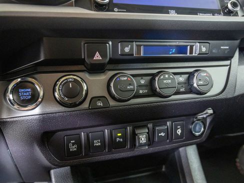 Used 2023 Toyota Tacoma 4x4 Double Cab image 21