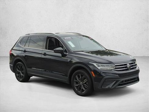 Used 2024 Volkswagen Tiguan SE FWD image 3
