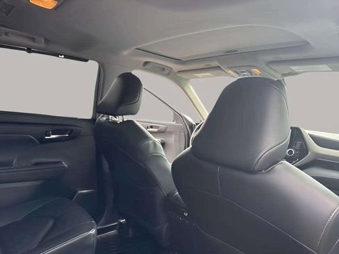 Used 2023 Toyota Highlander XLE image 22